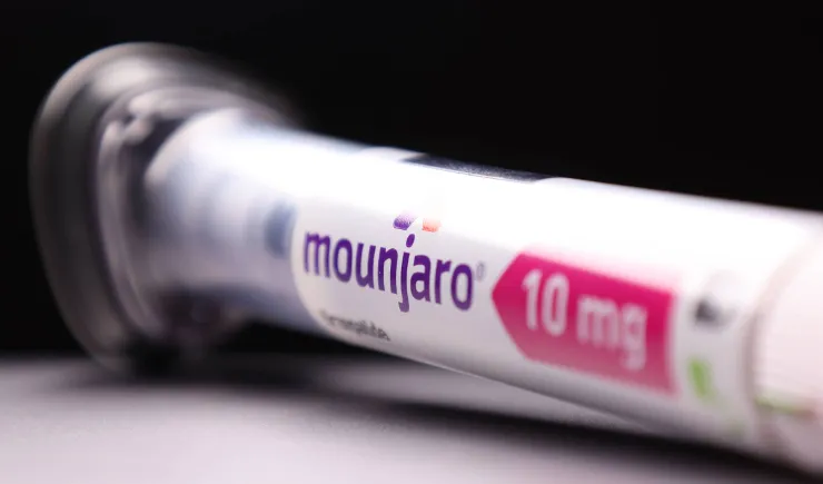 Criança de sete anos sofre overdose após aplicar caneta emagrecedora da mãe