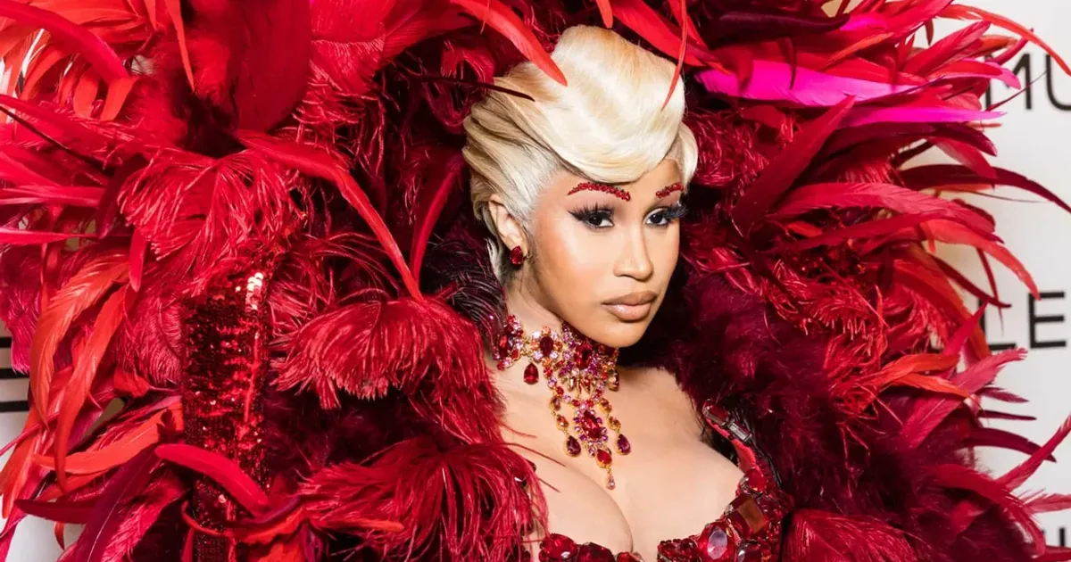 Cardi B anuncia nova era e promete impacto:-“Não sou sua vilã, sou o seu carma”