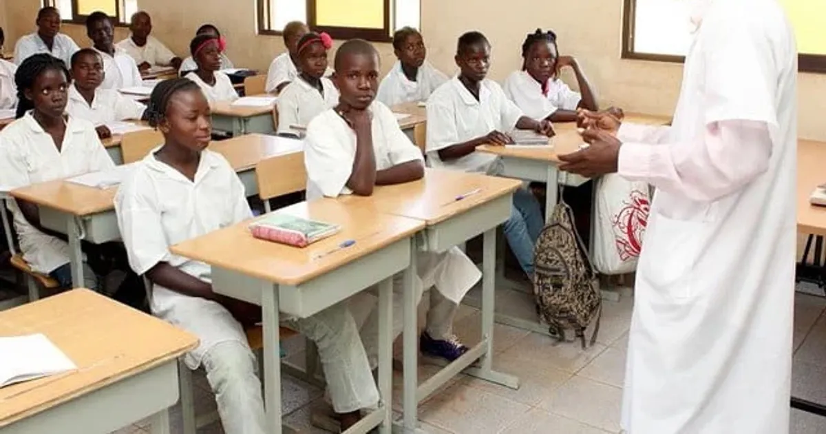 Exame de admissão passa a ser obrigatório para ingresso no ensino médio técnico em Angola
