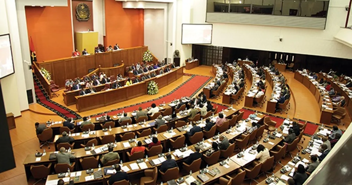 Parlamento aprova proposta para adequar passaporte angolano a regras internacionais