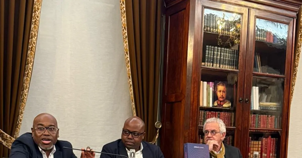 Adebayo Vunge apresenta em Lisboa o livro “Impressões Digitais”