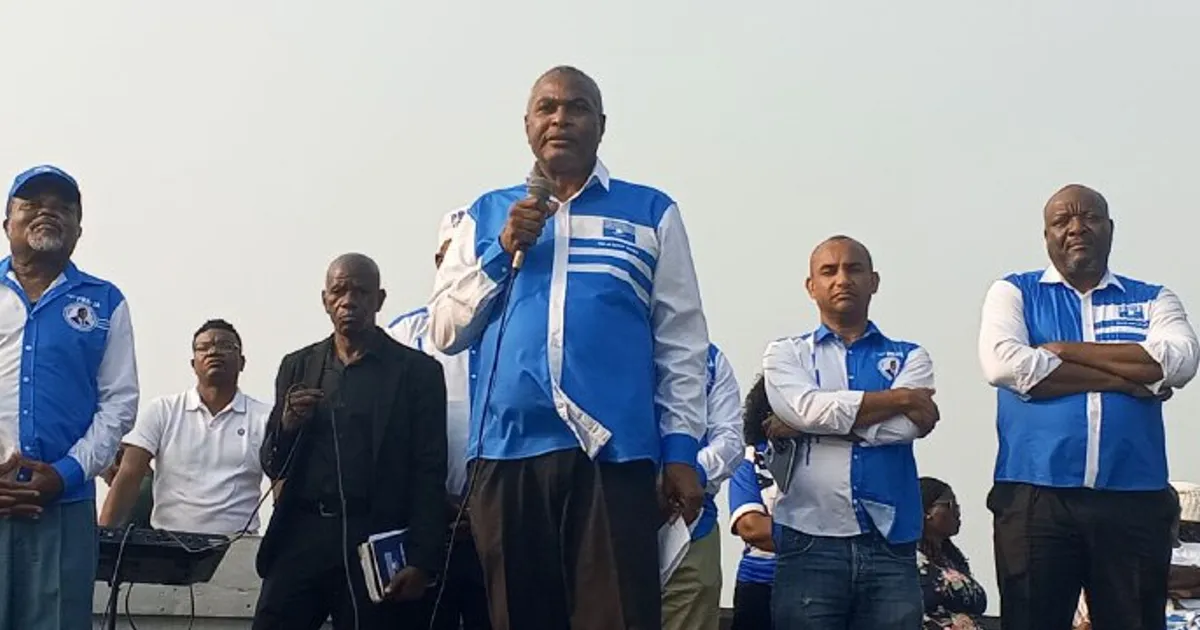 Líder do PRA-JA ausculta preocupações de zungueiras em Luanda e destaca contributo da mulher na económia informal
