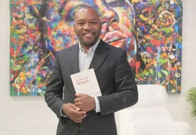 “Luta de titãs” entre João Lourenço e Higino Carneiro expõe divisões no MPLA, diz analista