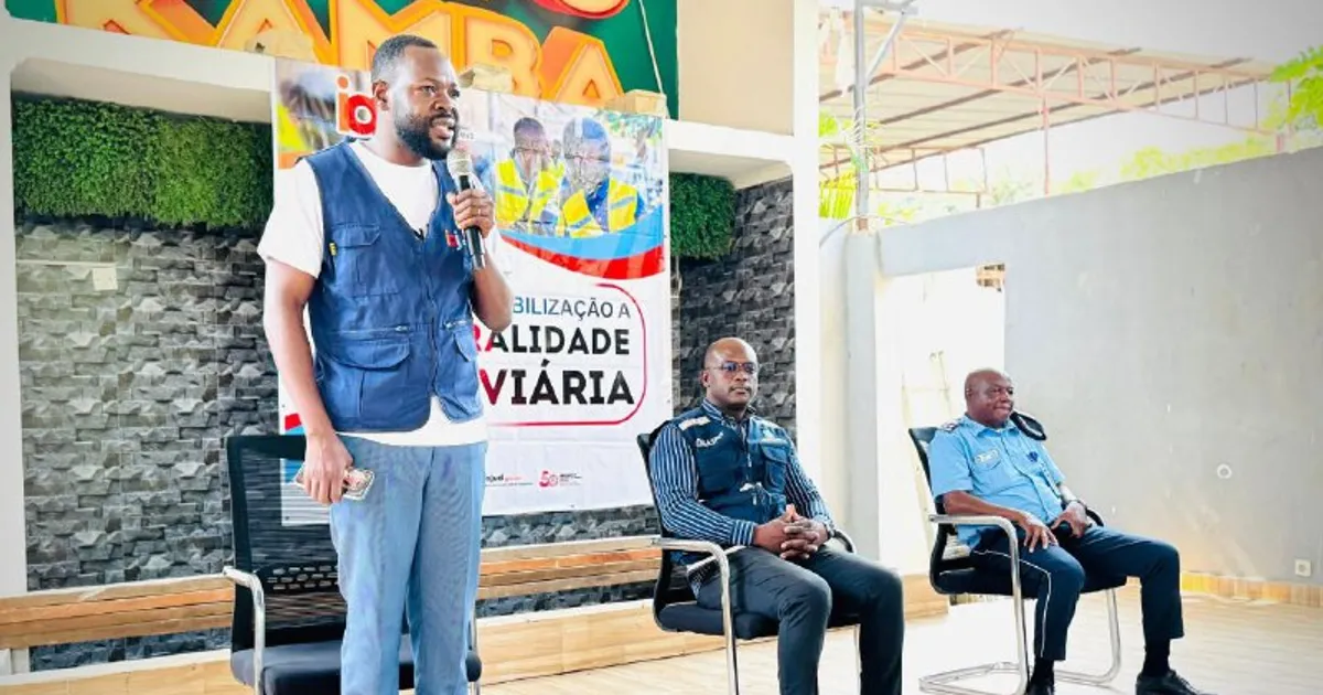 Jovens mototaxistas em Luanda sensibilizados contra à sinistralidade rodoviária pelo IAJ