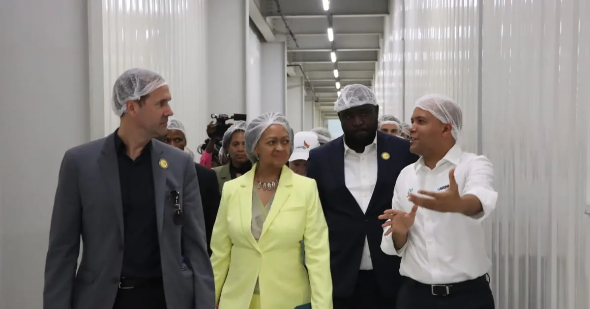 Delegação dos EUA visita Complexo Industrial do Grupo Carrinho em Benguela