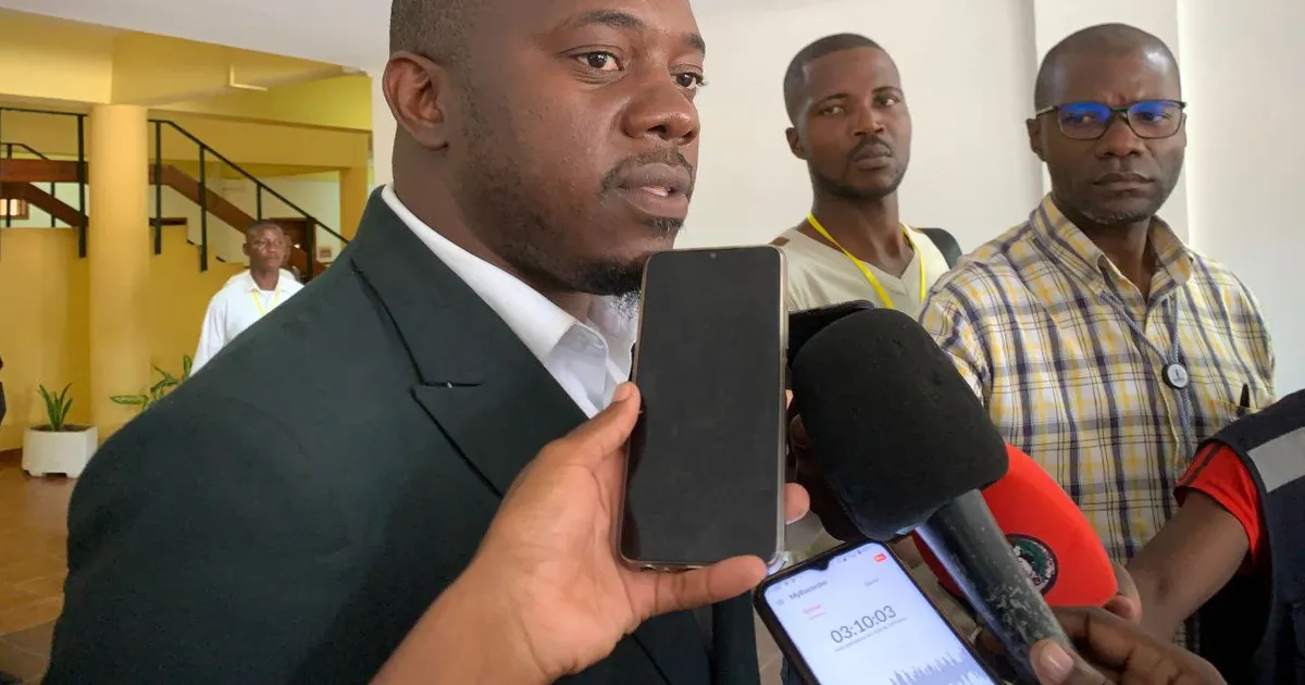 Associação de Prevenção de Danos Florestais de Angola demarca-se da organização que usa símbolos militares