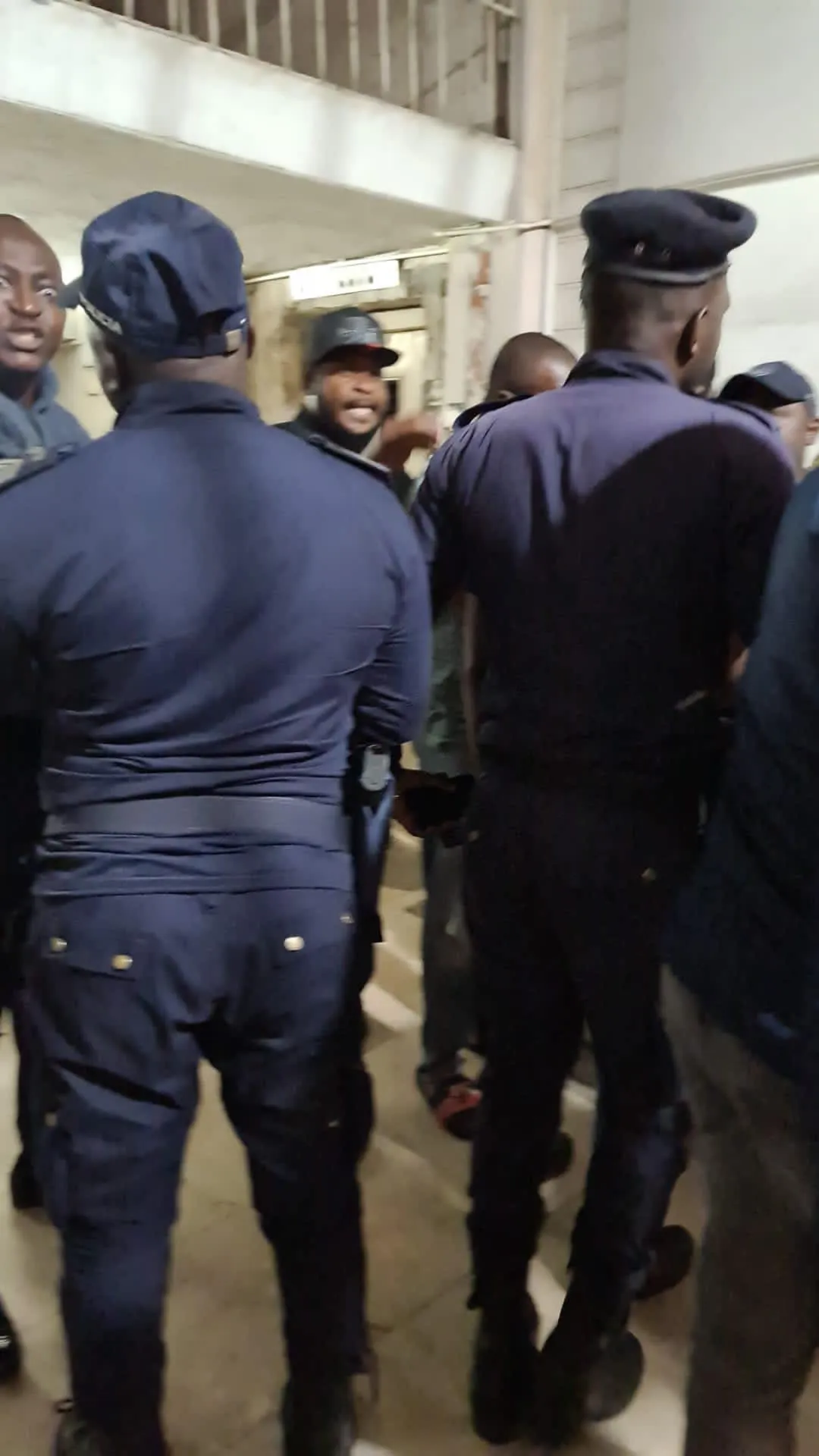 Polícia condenado a cinco anos de prisão por agressão ao advogado João Dongala