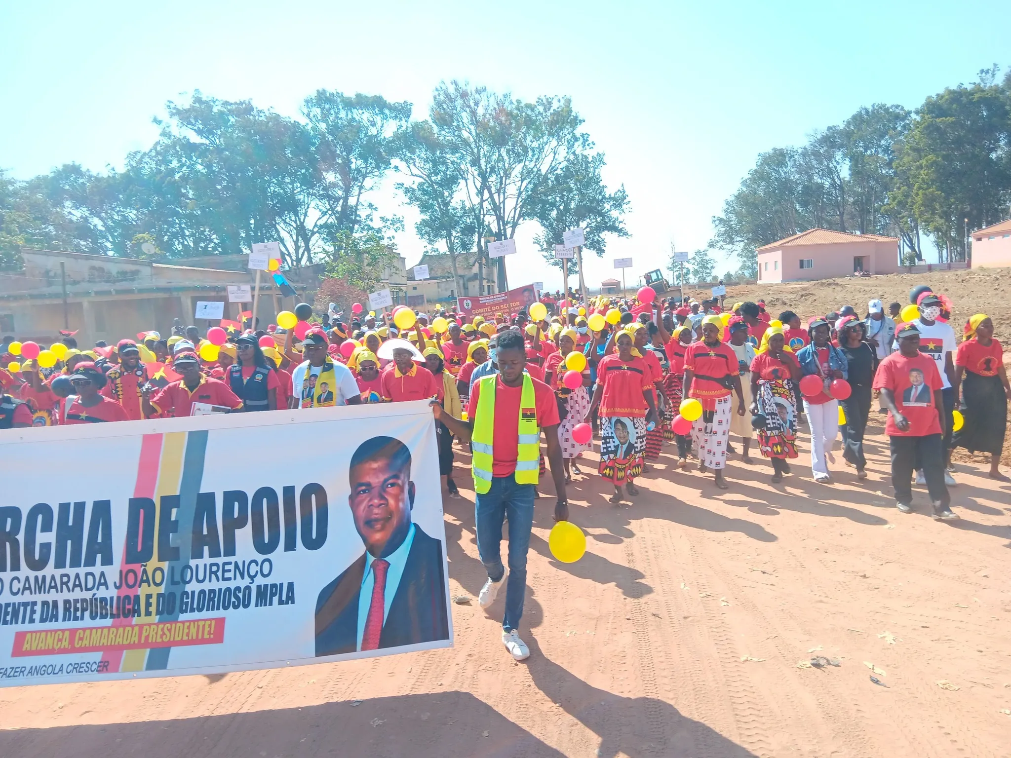 Novos estatutos do MPLA contrariam moções de apoio - António Venâncio