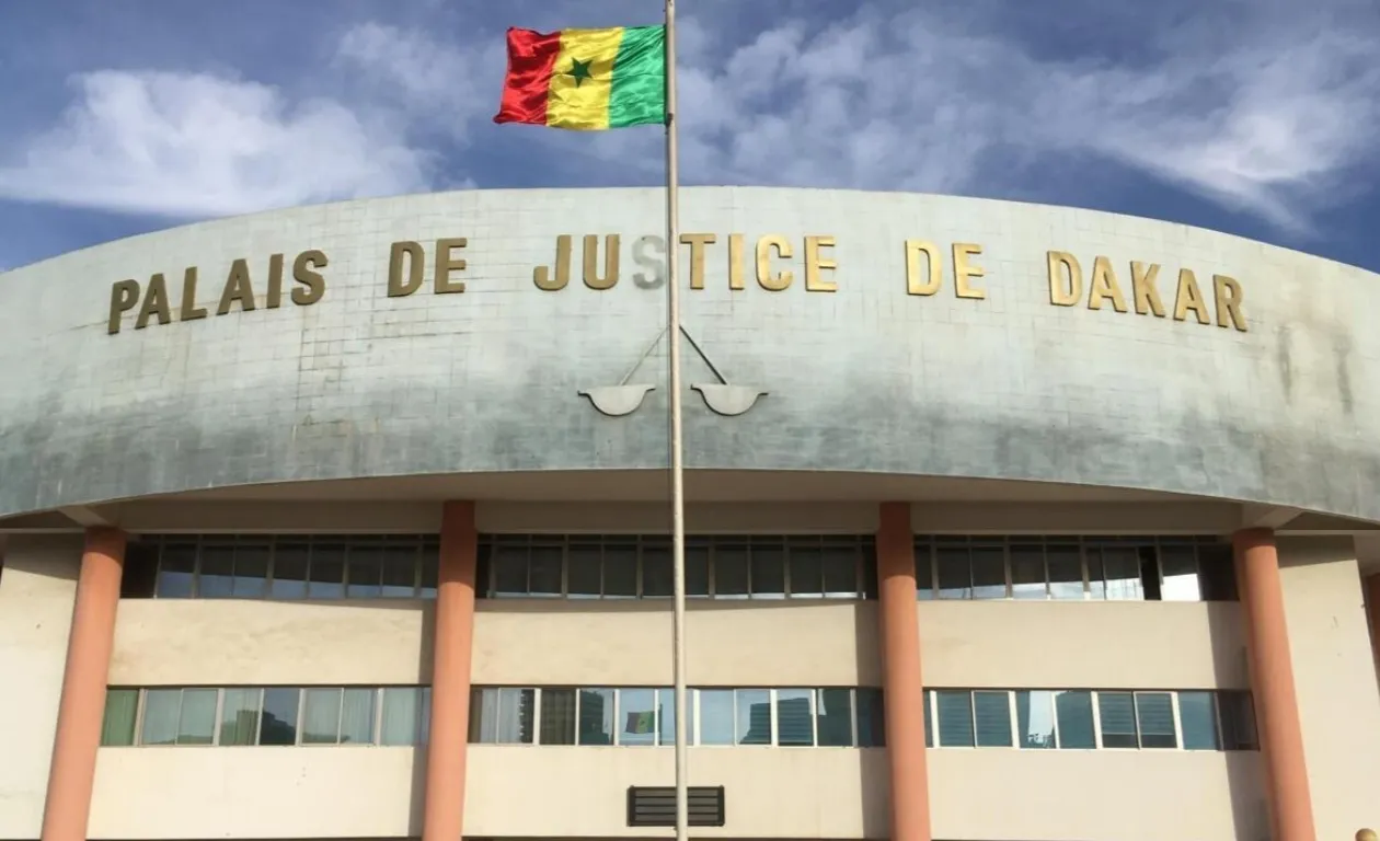 Justiça senegalesa julga mais de 70 cidadão acusados de práticas homossexuais.