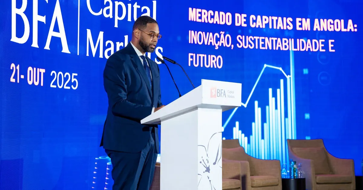 Angola vive um momento económico determinante para futuro, diz Elmer Serrão