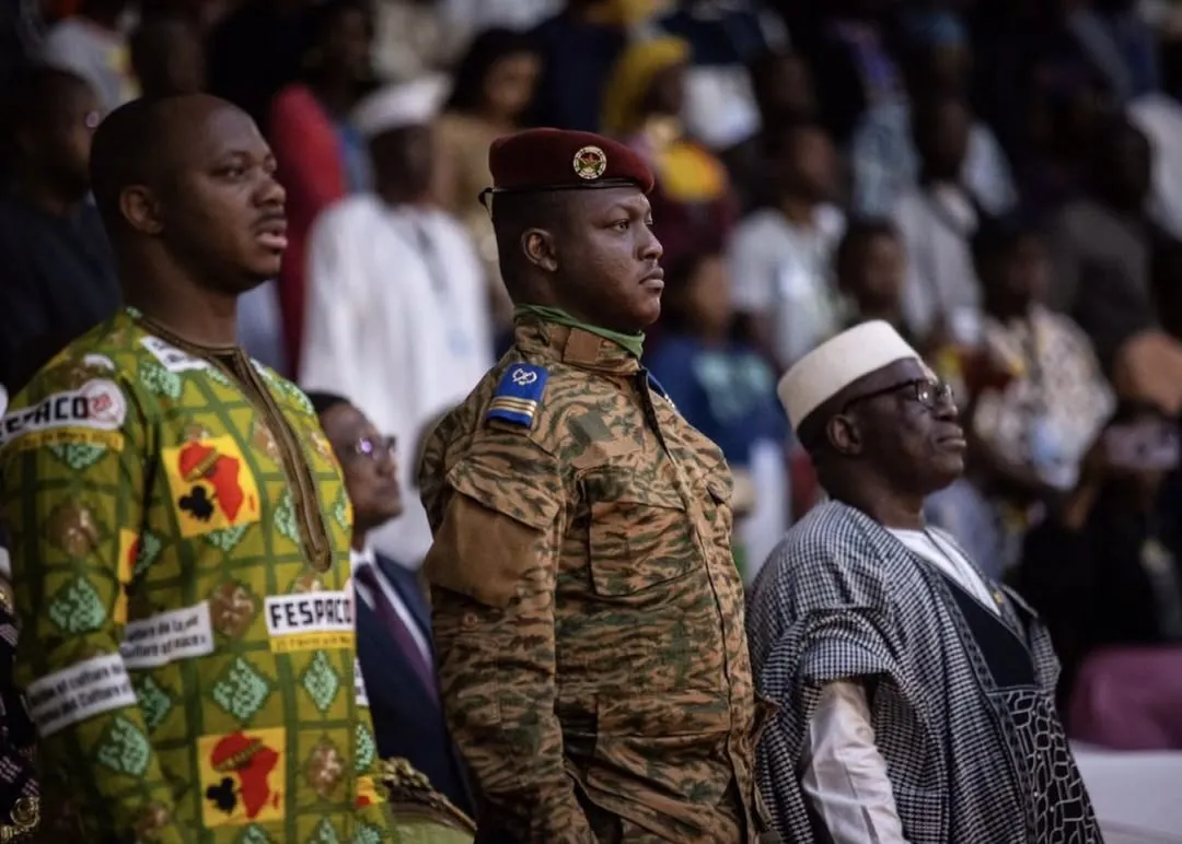 Burkina Faso suspende concursos de beleza e aposta no talento científico feminino