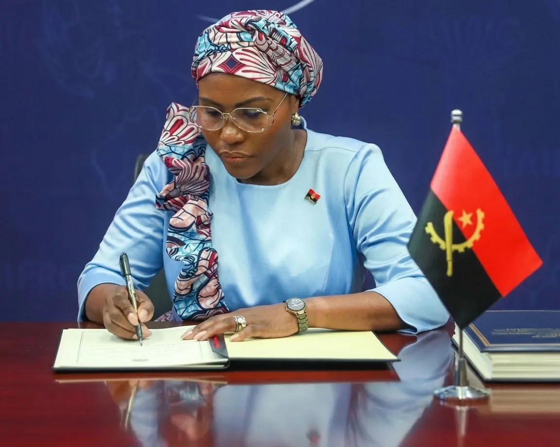 Dalva Ringote Allen destaca em Pequim diplomacia angolana para a paz em África e Bienal de Luanda em Outubro