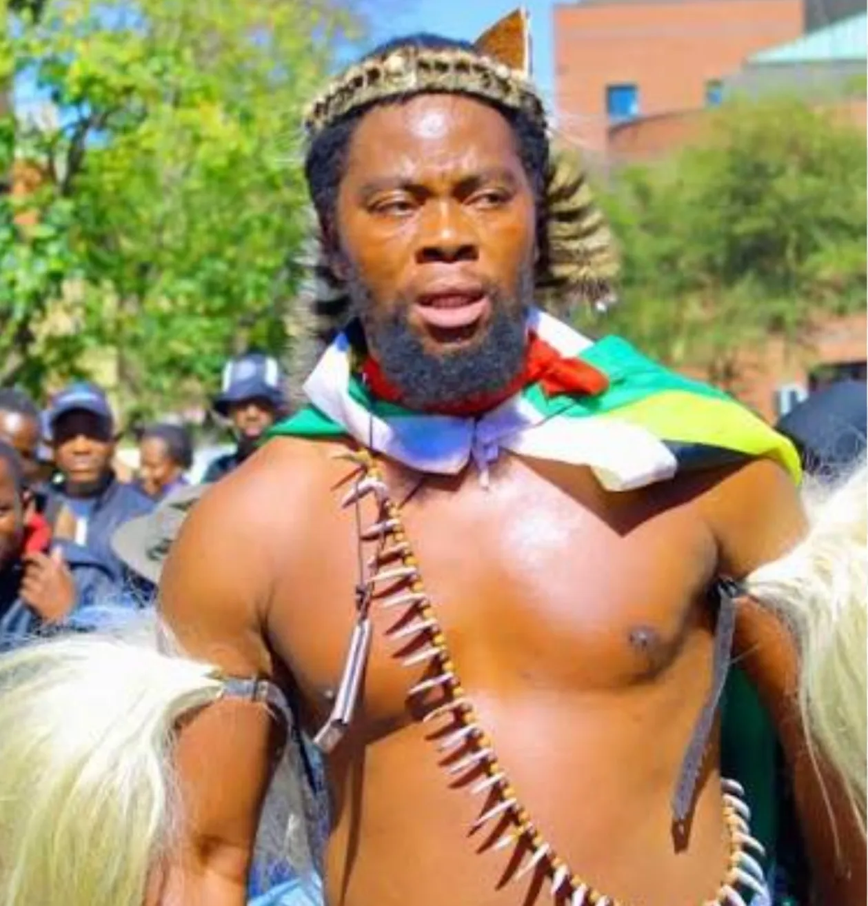 Líder xenófobo sul-africano causa polémica ao defender pagamento milionário a cidadãos e uso de imigrantes como força de trabalho