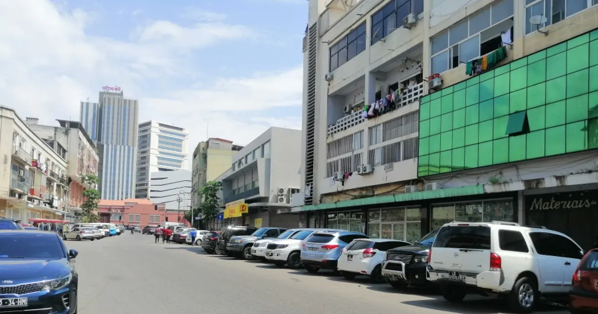 Automobilistas agastados com “venda de espaços de estacionamentos” na Ingombota