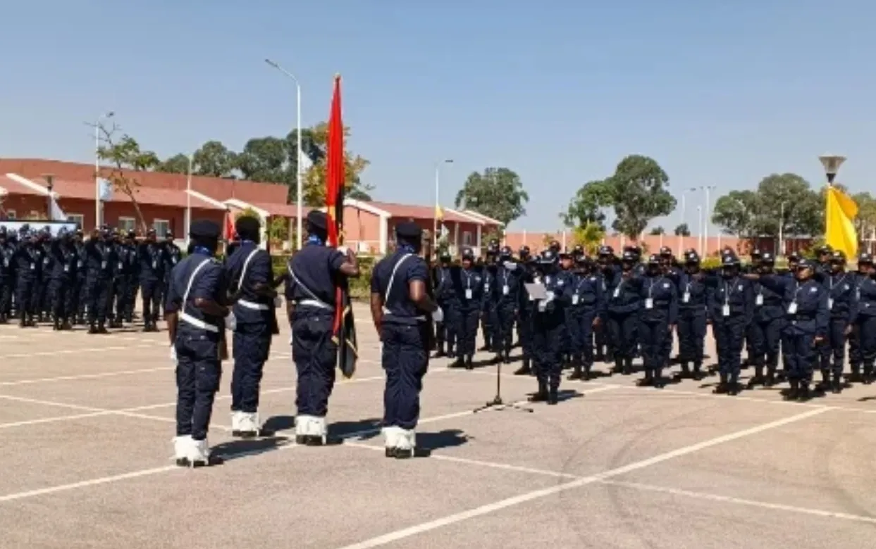 Mais de 100 efectivos da Polícia Nacional concluem curso de Contra-Inteligência