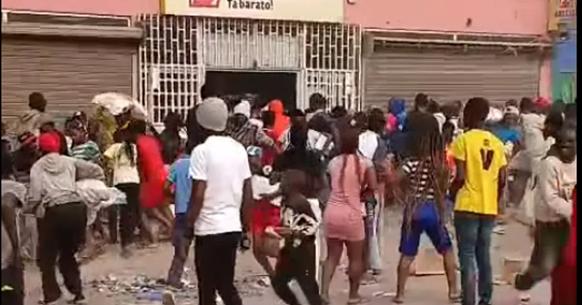 Luanda: populares saqueiam lojas no Camama e Calemba 2