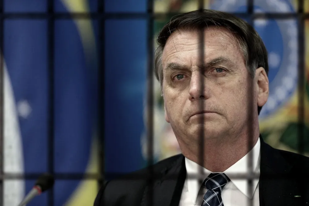 Ex-presidente brasileiro Bolsonaro recebe aval para prisão domiciliária