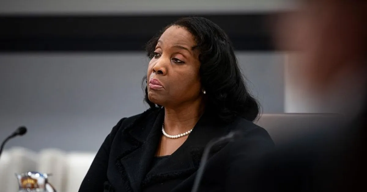 Analista vê como ingerência política demissão da directora do banco central norte-americano
