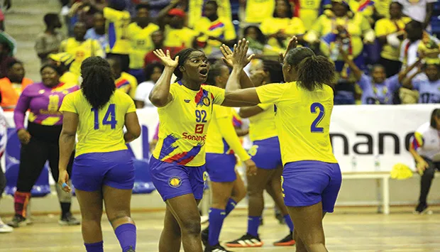 Petro volta a vencer e espreita título de campeão nacional de andebol feminino