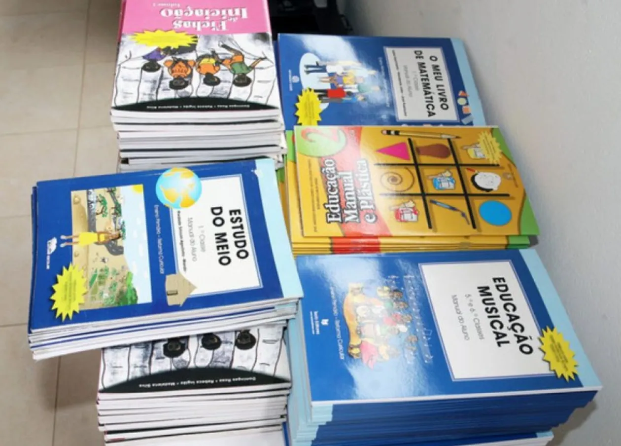 Ministério da Educação admite atrasos na produção de 48 milhões de manuais escolares e quer abranger 6,9 milhões de crianças com alimentação escolar em 2026-2027
