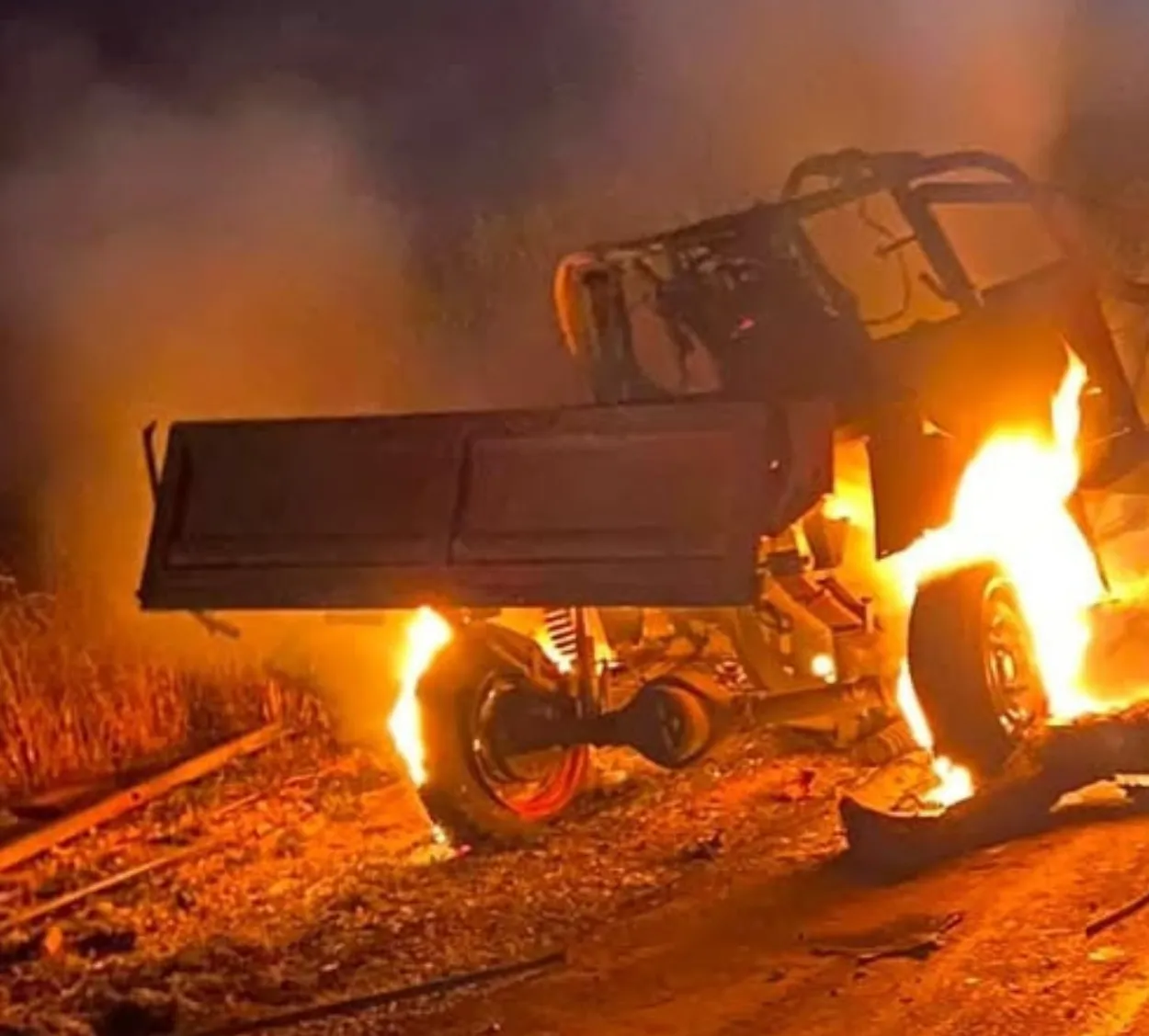 Sete mortos e dez feridos após colisão entre motorizada com combustível e autocarro no Cuanza-Sul