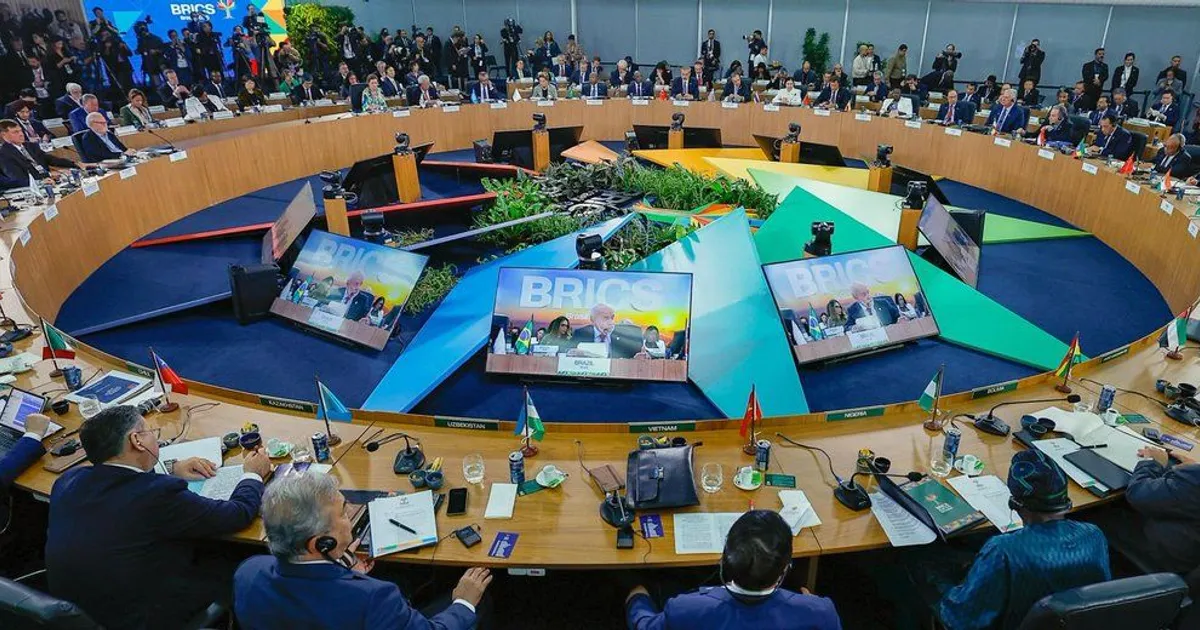 Países que se alinharem ao BRICS serão taxados em 10%, ameaça Trump