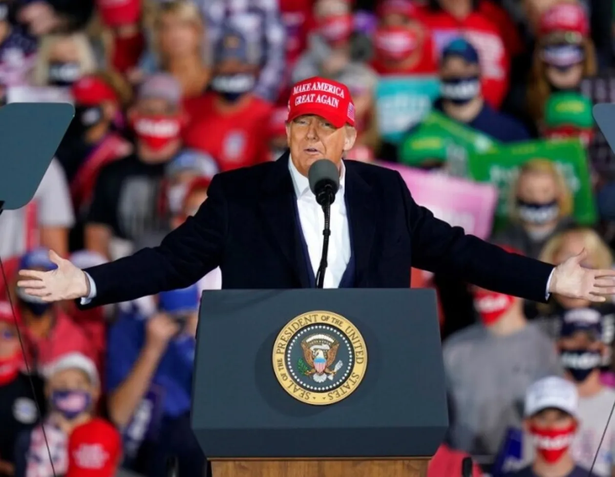 Trump anuncia transparência e divulgação de ficheiros sobre extraterrestres