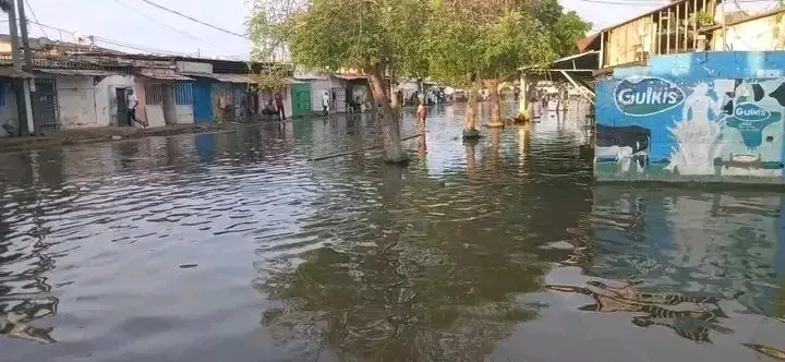 Fortes chuvas provocam inundações em Luanda no Dia da Paz e Reconciliação