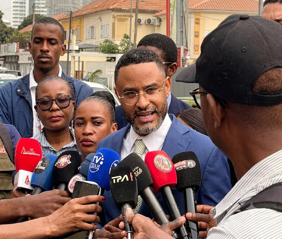 Partido Liberal denuncia abandono da escola Ana Ngola e questiona aplicação de verbas