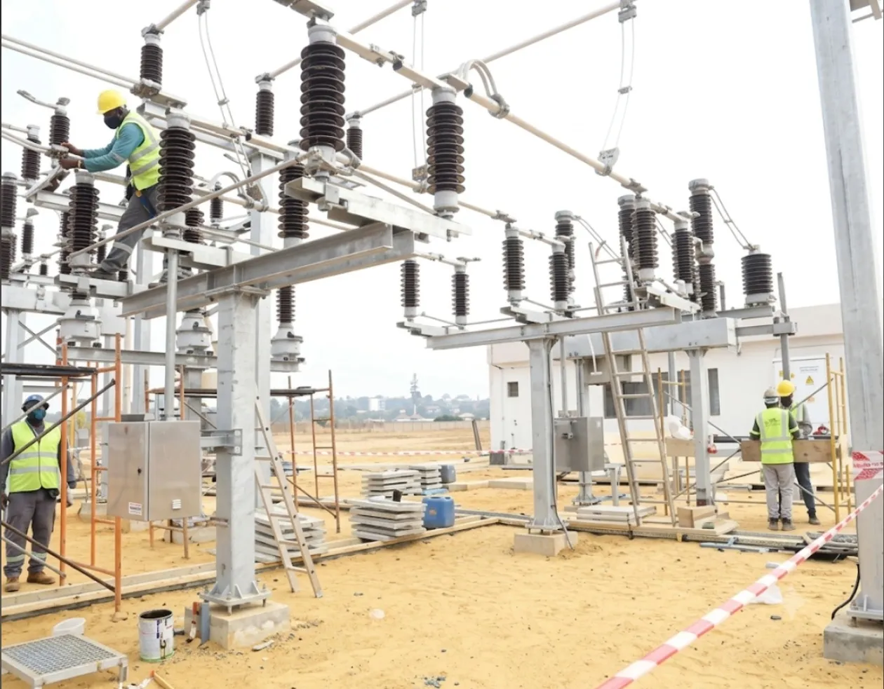 Instalação de novo transformador na ZEE leva ENDE a interromper fornecimento de energia no Zango 0 e Km 30