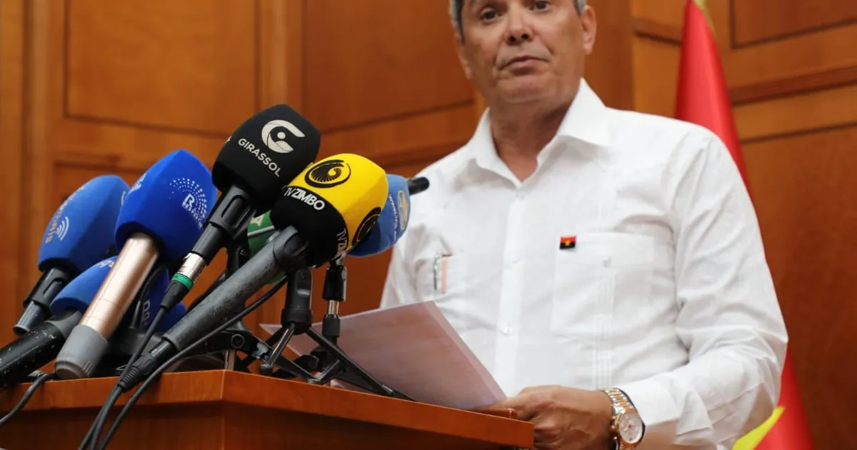 Ministro exige sindicância e promete caçar aldrabões do desporto nacional