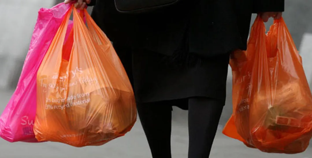 Ambientalista defende urgência na redução do uso de sacos plásticos