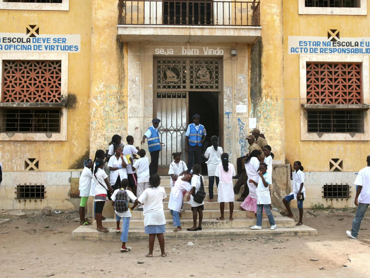 Seis professores tentam atender 536 alunos em Luinga e milhares ficam fora do sistema