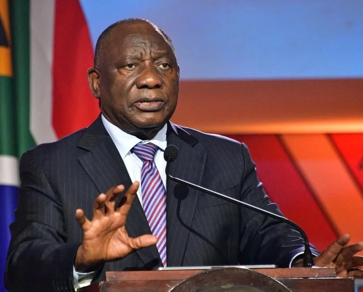 Presidente sul-africano rejeita demissão em meio a nova crise política