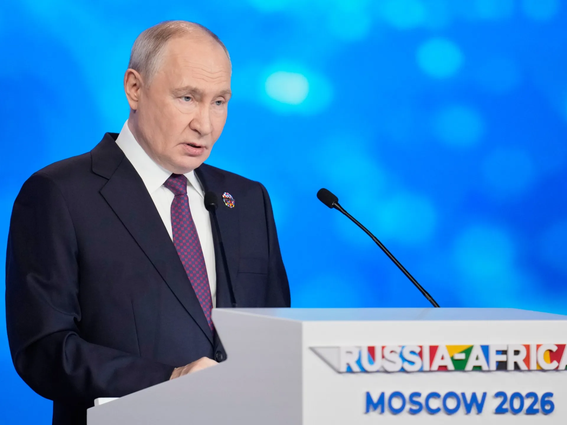 Putin garante que Rússia não pratica neocolonialismo