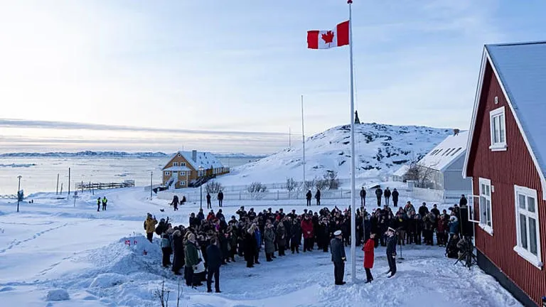 Hasteada bandeira do Canadá na abertura de consulado na Gronelândia