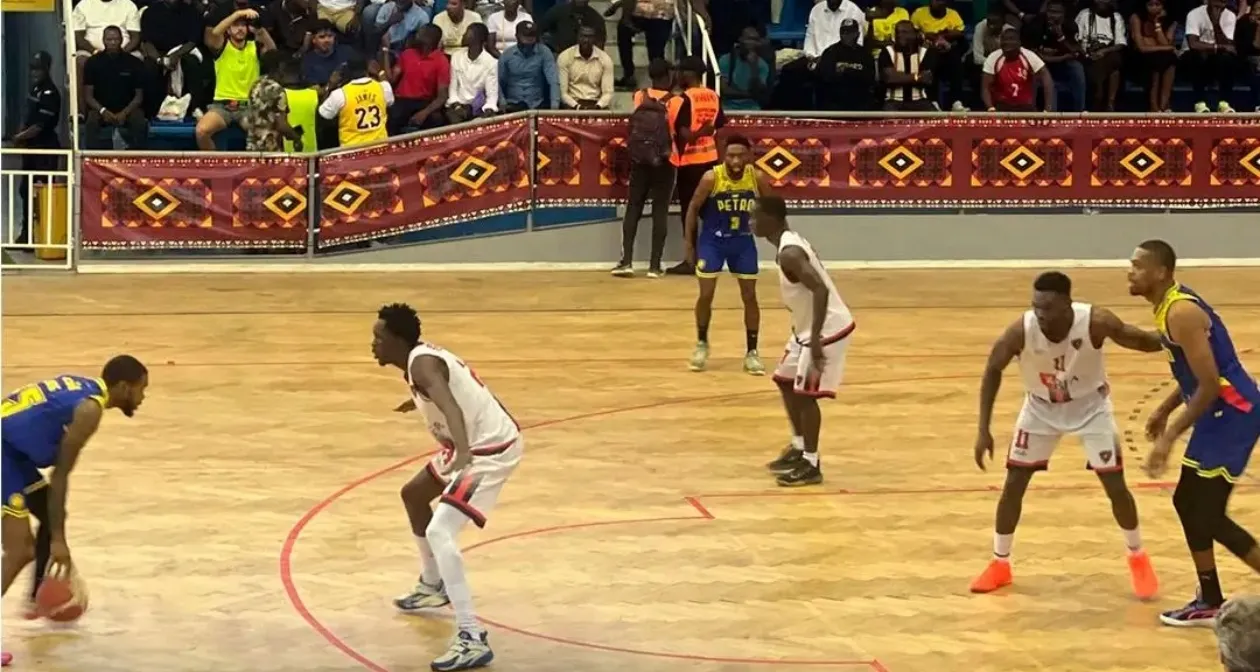 Petro de Luanda cilindra 1.º de Agosto no clássico do basquetebol nacional