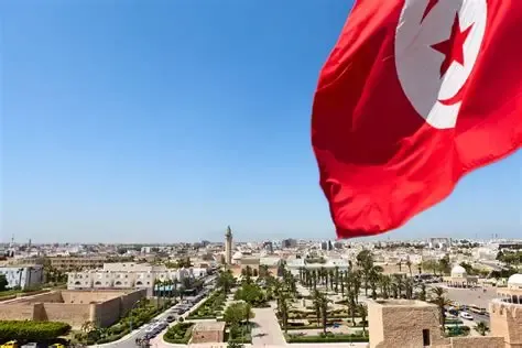 Tunisianos protestam contra migrantes indocumentados da África Subsaariana e exigem saída do ACNUR do país
