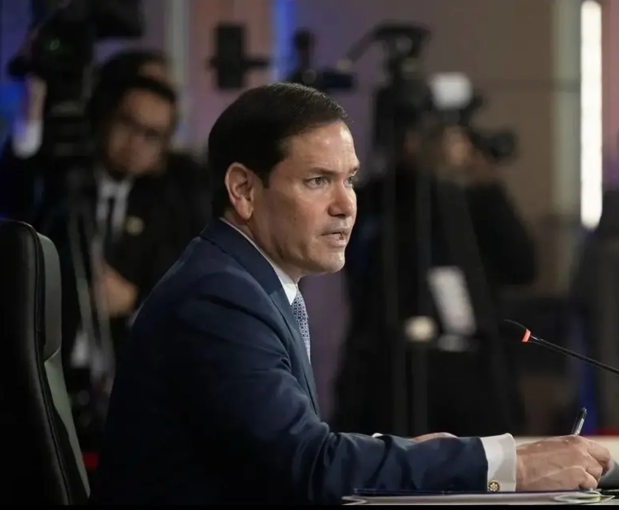 Estados Unidos e China retomam diálogo durante encontro ministerial da ASEAN