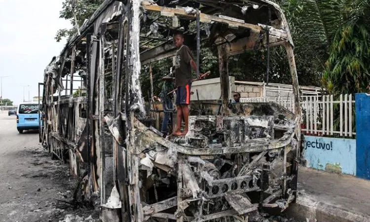 Vandalização de bens públicos compromete direito a cidadania, diz analista