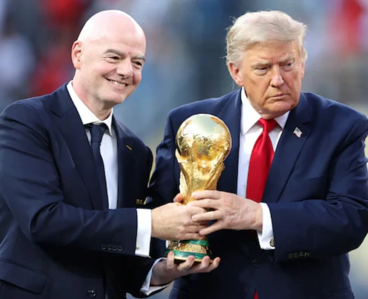 Presidente dos EUA e líder da FIFA enfrentam protestos durante cerimónia do Mundial