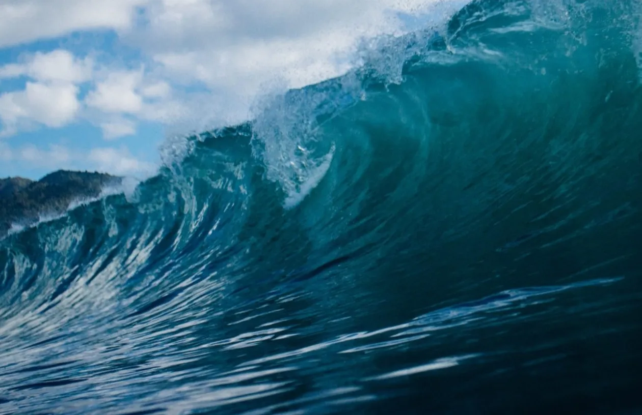 INAMET alerta para ondas altas nas regiões marítimas do Namibe e Benguela