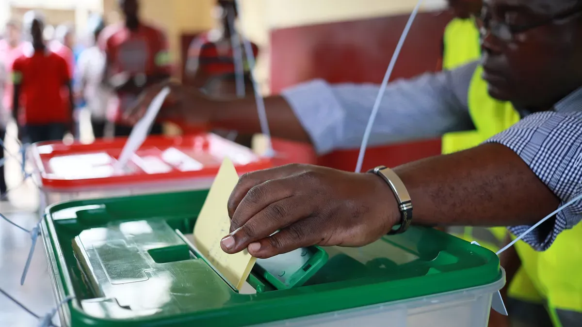 Mais de 142 mil são-tomenses são chamados às urnas para eleger o novo Presidente