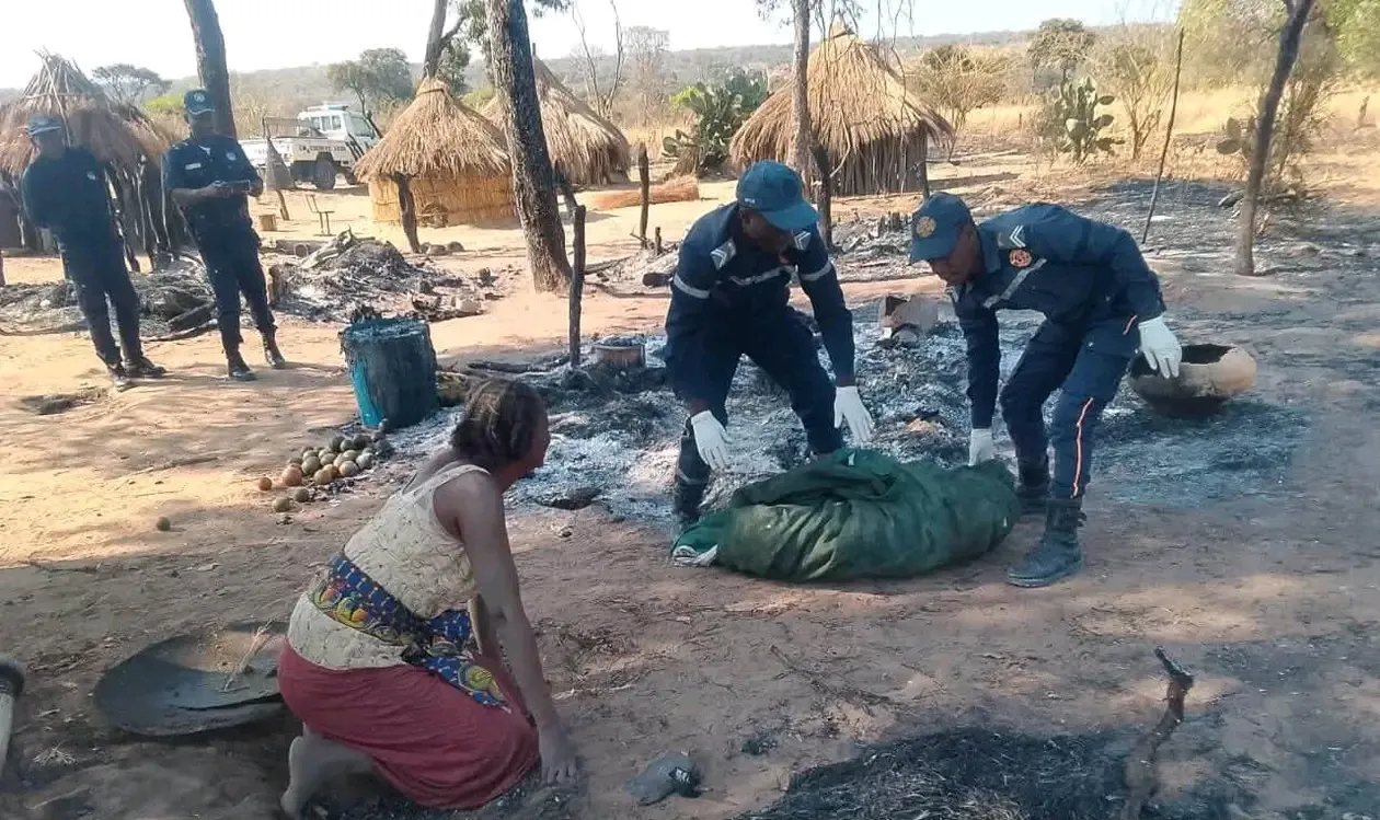 Incêndio destrói habitação precária e mata mulher de 28 anos no Cuchi