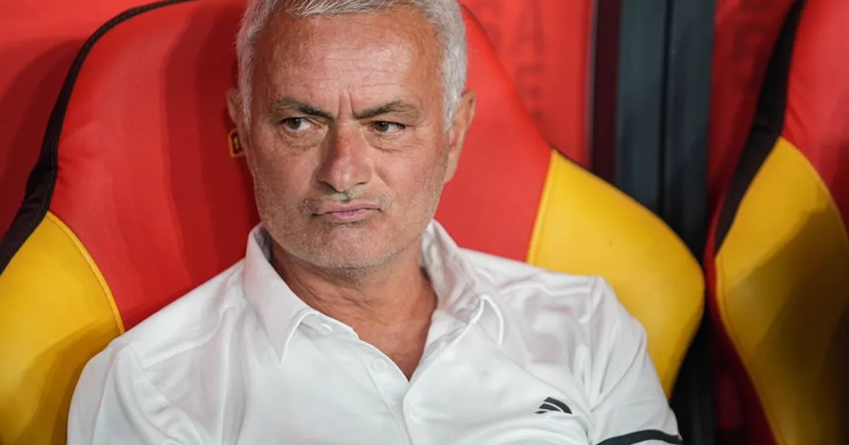 José Mourinho pode assumir comando técnico do Benfica depois do despedimento de Bruno Lage