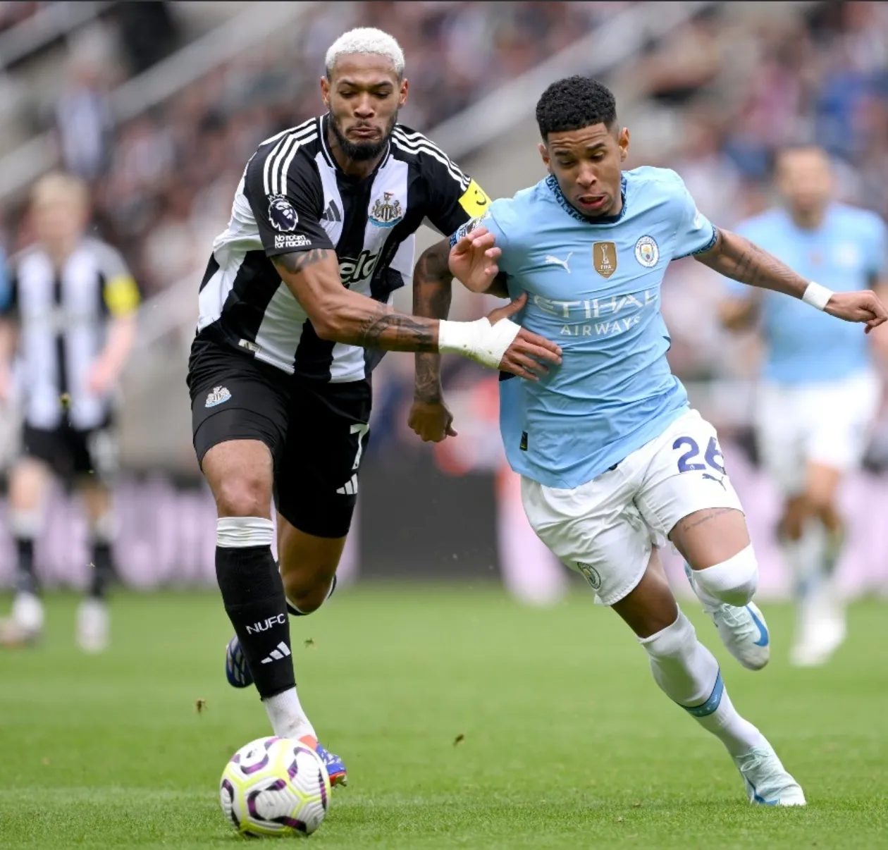 Manchester City vence Newcastle e mantém pressão sobre Arsenal na Premier League