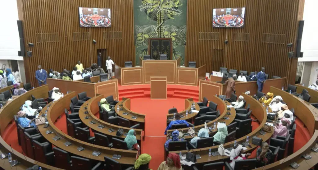 Parlamento do Senegal aprova lei que abre caminho para revisão constitucional