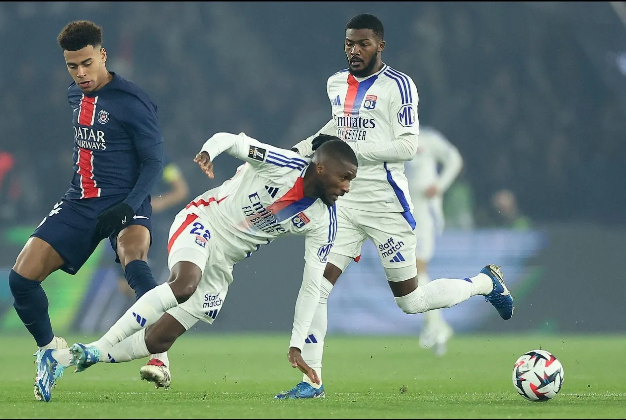 Muralha angolana trava PSG em noite de surpresa em Paris