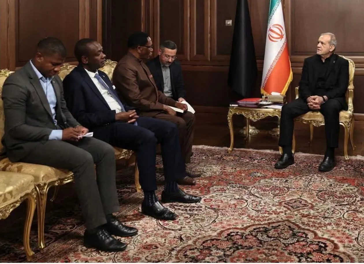 Presidente iraniano recebe delegações da China, Namíbia e Afeganistão em encontros diplomáticos