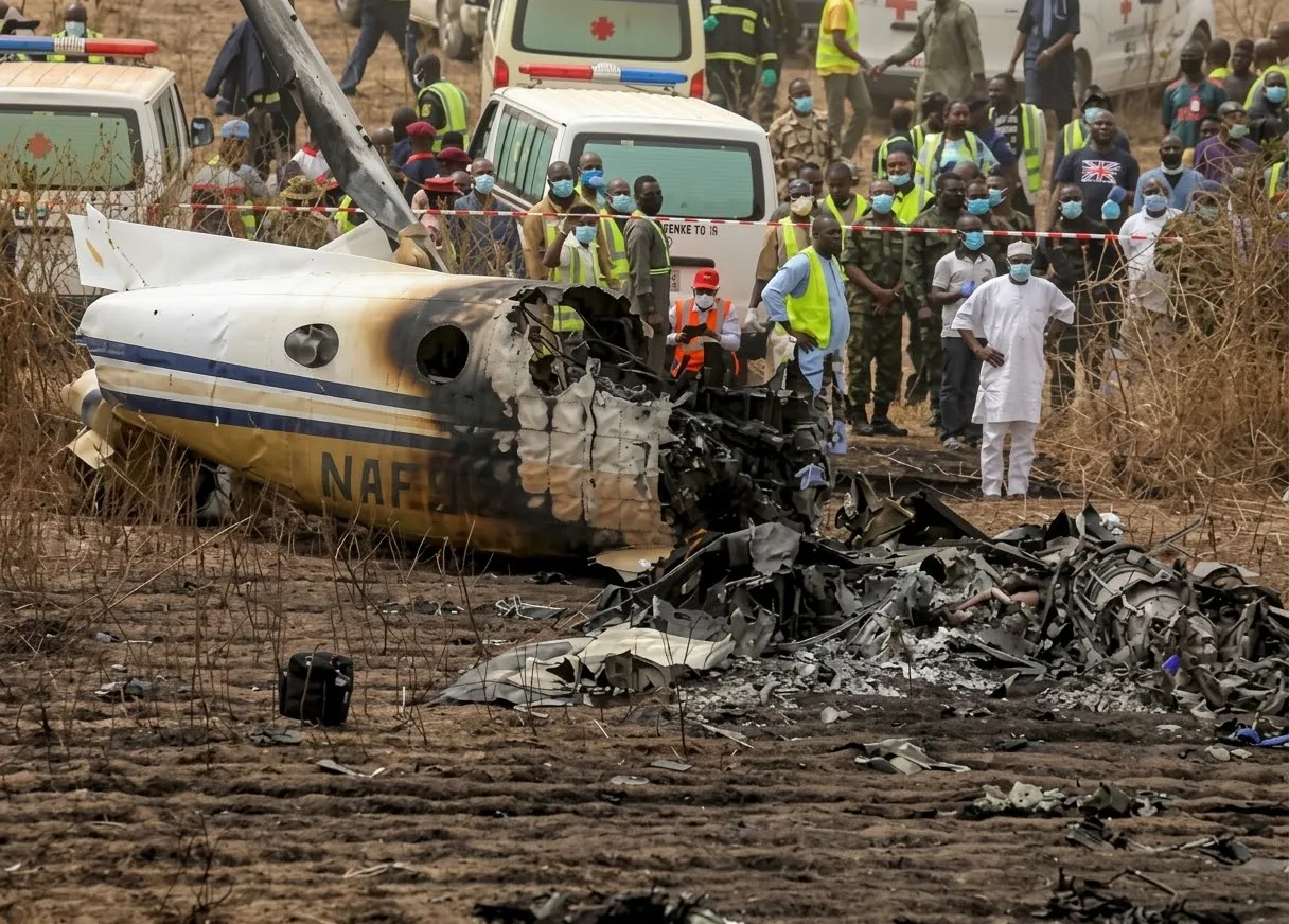 Aeronave militar da Nigéria cai no estado de Ondo com 32 pessoas a bordo; presidência confirma 32 mortos